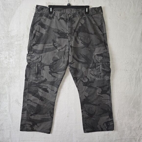 Wrangler Originals Cargo Pants Mens 38x26 Gray/black Camouflage Hemmed - Picture 2 of 8